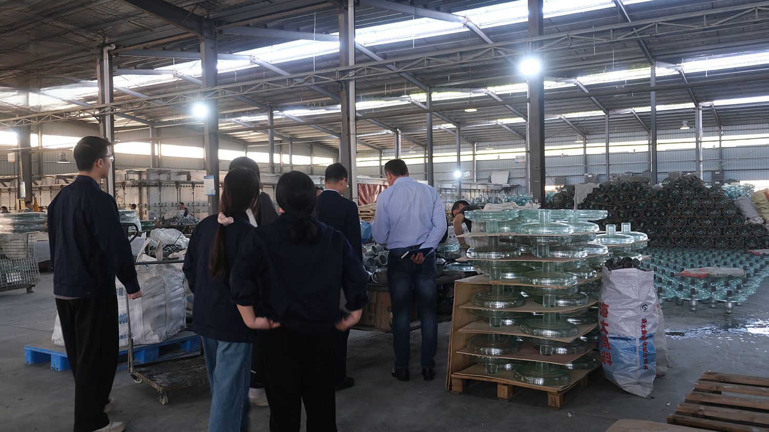 Brazilian customers visit SOLARIS Electrical for inspection and deepening international cooperation and technical exchangesFigure 3
