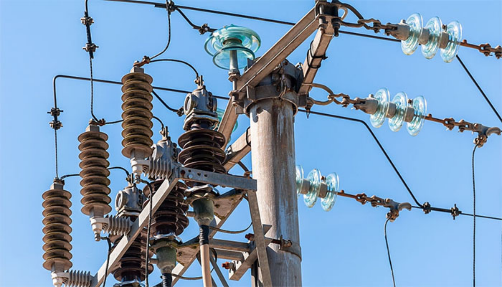 Types of Power Line Insulators – Glass, Ceramic, Polymeric Insulator Comparison,
